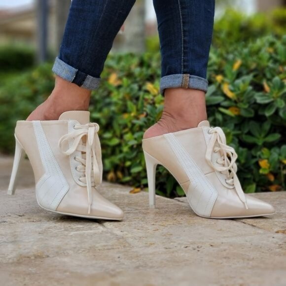 Shoes - Women Nude Low Cut Pontied Toe Booties